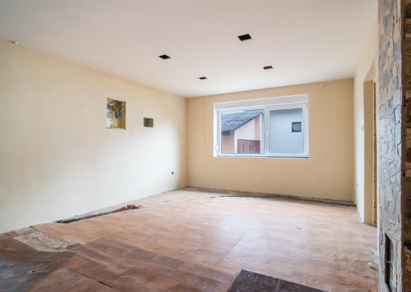 Na predaj starší rodinný dom s veľkým pozemkom v Trenčíne, časť Zlatovce