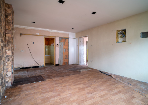 Na predaj starší rodinný dom s veľkým pozemkom v Trenčíne, časť Zlatovce