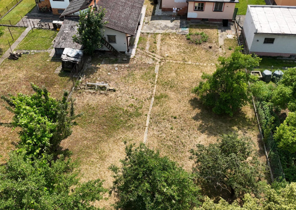 Na predaj starší rodinný dom s veľkým pozemkom v Trenčíne, časť Zlatovce