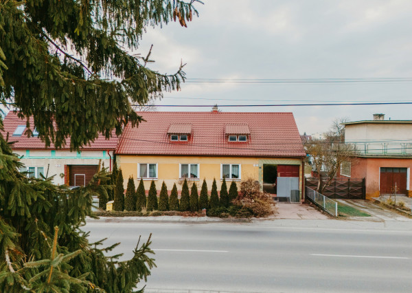 PREDANÉ: Na predaj priestranný rodinný dom v obci Beluša