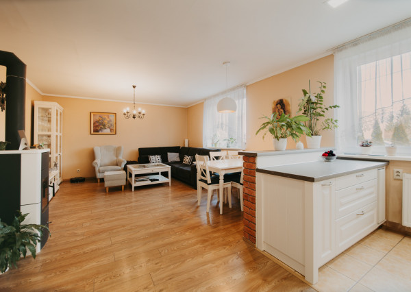 PREDANÉ: Na predaj priestranný rodinný dom v obci Beluša