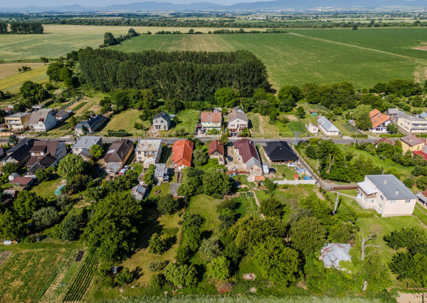 Na predaj obrovský pozemok v obci Moravany-Lučkovce v okrese Michalovce.