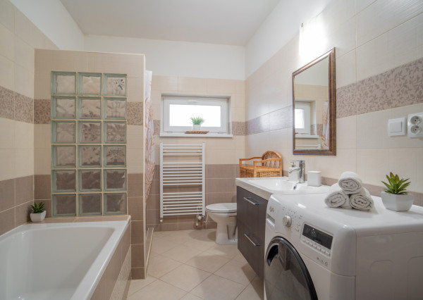 Na predaj kompletne zariadený 2-izbový byt v Novom Meste