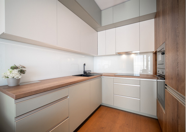 Na prenájom 2-izbový byt so šatníkom v Eurovea Tower – Bratislava