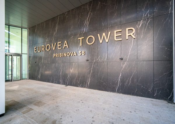 Na prenájom 2-izbový byt so šatníkom v Eurovea Tower – Bratislava