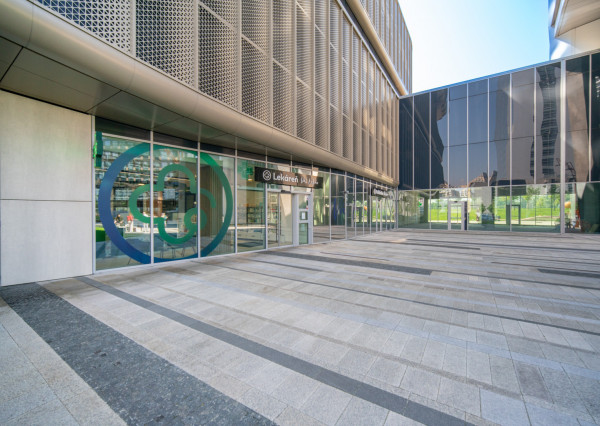 Na prenájom 2-izbový byt so šatníkom v Eurovea Tower – Bratislava