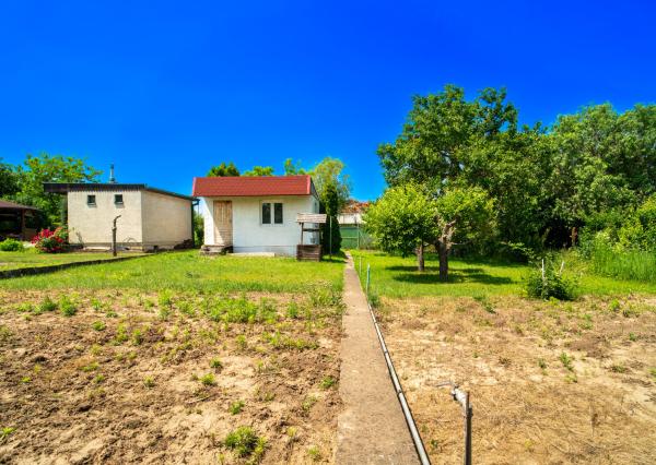 Na predaj záhradná chatka v rekreačnej oblasti v Špačinciach