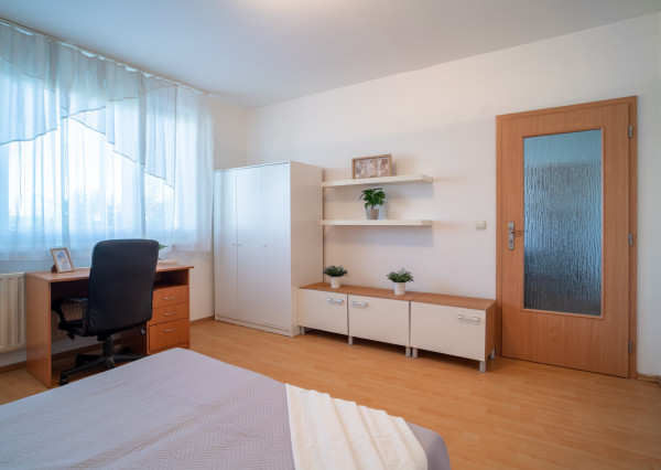 Na prenájom 3-izbový byt v Petržalke na Holičskej ulici