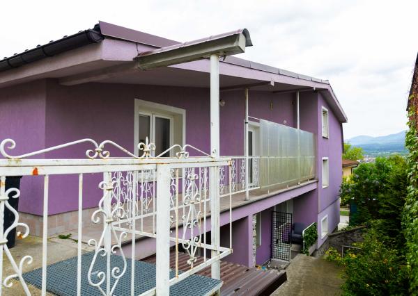 Na predaj 5-izbový byt s terasou a parkovacím miestom v obci Lipovec