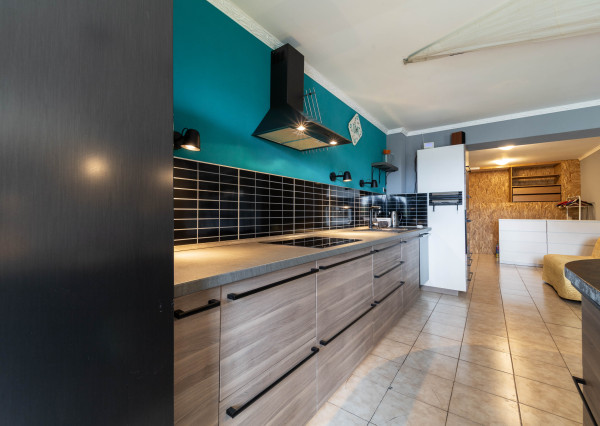 Na predaj 3-izbový byt s terasou, predzáhradkou a parkovacím miestom v obci Lipovec