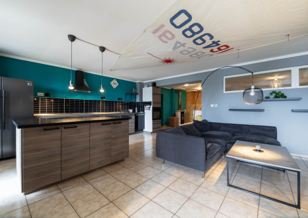 Na predaj 3-izbový byt s terasou, predzáhradkou a parkovacím miestom v obci Lipovec