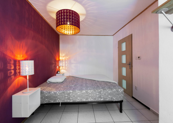 Na predaj 3-izbový byt s terasou, predzáhradkou a parkovacím miestom v obci Lipovec