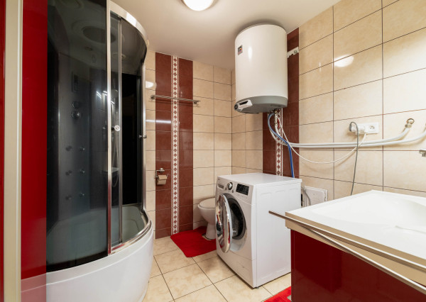 Na predaj 3-izbový byt s terasou, predzáhradkou a parkovacím miestom v obci Lipovec