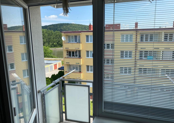 Na prenájom zariadený 1izb byt na Hurbanovej ul. v Trenčíne.