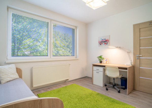 REZERVOVANÉ: Na predaj priestranný 3-izbový byt na Slávičej ulici v Senci