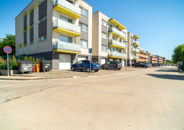 REZERVOVANÉ: Na predaj priestranný 3-izbový byt na Slávičej ulici v Senci