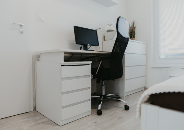 REZERVOVANÉ: Na predaj kompletne zariadený 2-izbový byt v Trenčíne