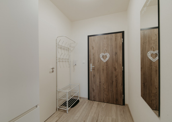 REZERVOVANÉ: Na predaj kompletne zariadený 2-izbový byt v Trenčíne