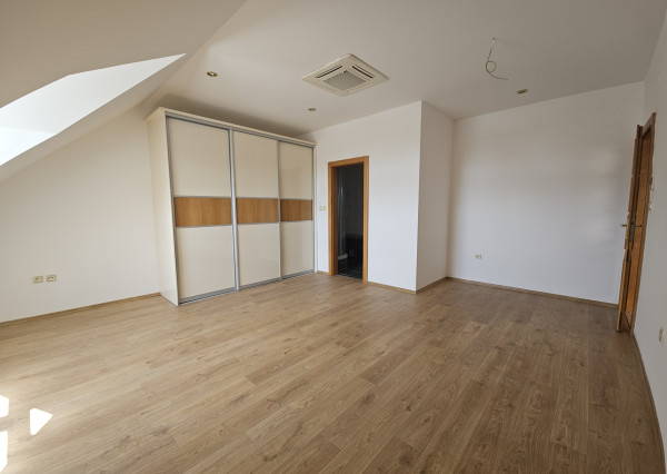 Na prenájom  3-izbový byt v Malackách na ulici Radlinského