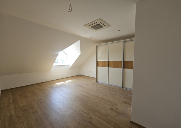 Na prenájom  3-izbový byt v Malackách na ulici Radlinského