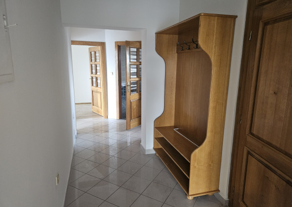 Na prenájom  3-izbový byt v Malackách na ulici Radlinského