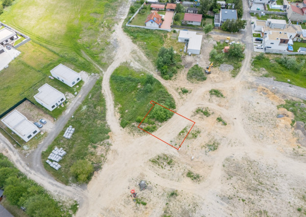 Na predaj pozemok s projektom a stavebným povolením v obci Veľké Leváre