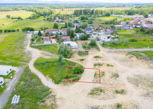 Na predaj pozemok s projektom a stavebným povolením v obci Veľké Leváre