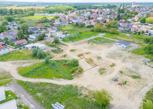 Na predaj pozemok s projektom a stavebným povolením v obci Veľké Leváre