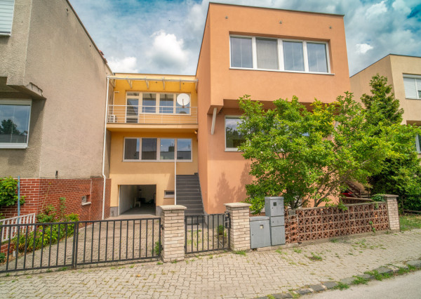 Na predaj 5-izbový rodinný dom s udržiavanou záhradou v bratislavskej časti Kramáre