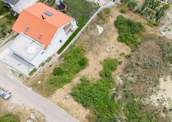 Na predaj pozemok vo viniciach v Pezinku - Grinava