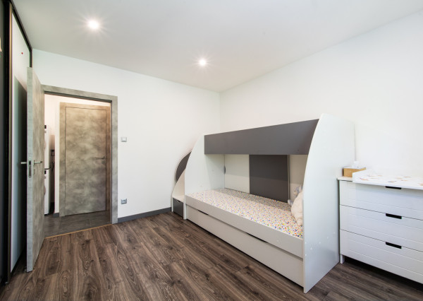 REZERVOVANÉ: Na predaj priestranný 3-izbový byt v Bratislave - Ružinov