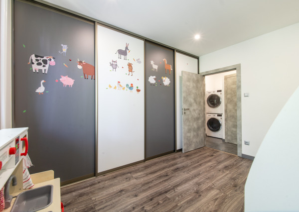 REZERVOVANÉ: Na predaj priestranný 3-izbový byt v Bratislave - Ružinov