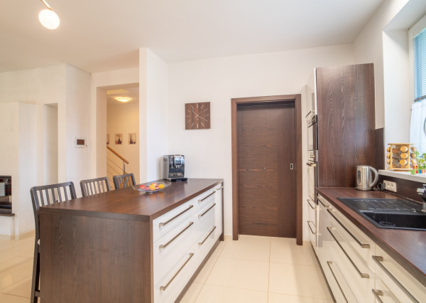 REZERVOVANÉ:Na predaj nadštandardná rodinná vila v obci Dunajská Lužná