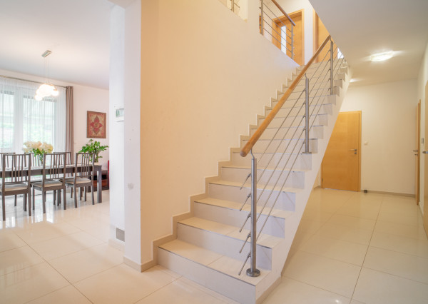 REZERVOVANÉ:Na predaj nadštandardná rodinná vila v obci Dunajská Lužná