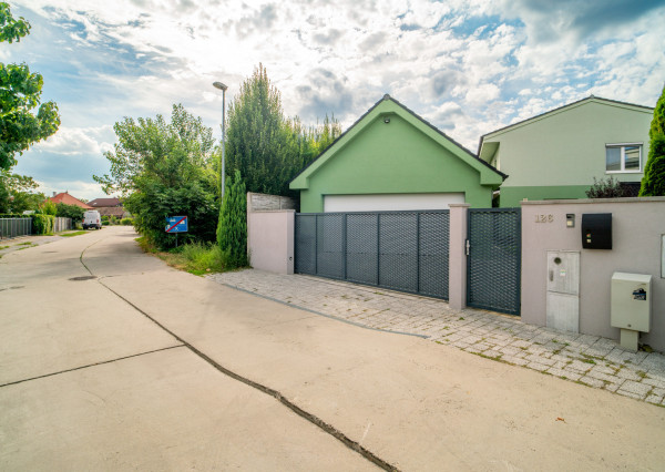 REZERVOVANÉ:Na predaj nadštandardná rodinná vila v obci Dunajská Lužná