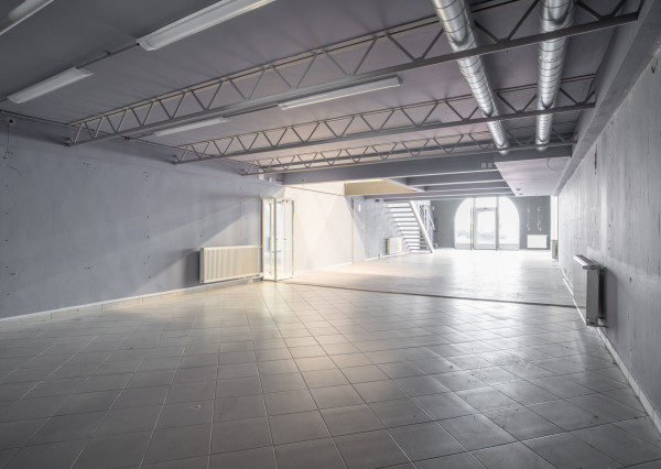 Na prenájom veľkorysý obchodný priestor s mezanínom na Zámockej ulici pod Bratislavským hradom