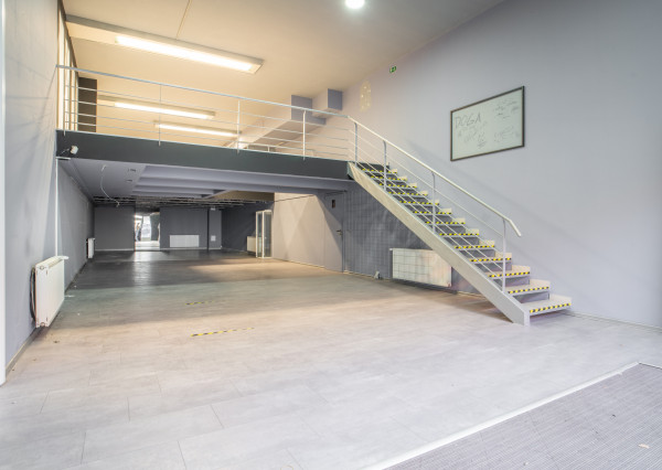 Na prenájom veľkorysý obchodný priestor s mezanínom na Zámockej ulici pod Bratislavským hradom