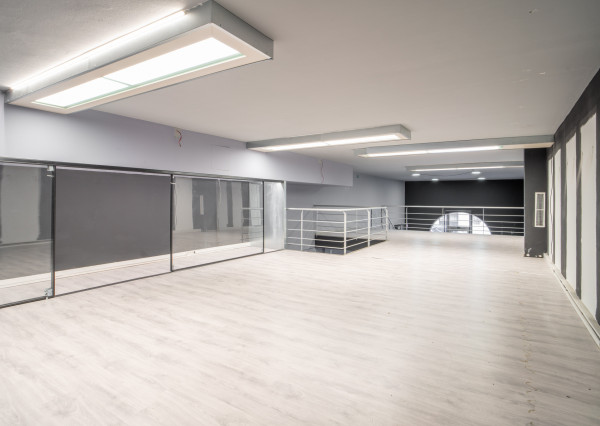 Na prenájom veľkorysý obchodný priestor s mezanínom na Zámockej ulici pod Bratislavským hradom