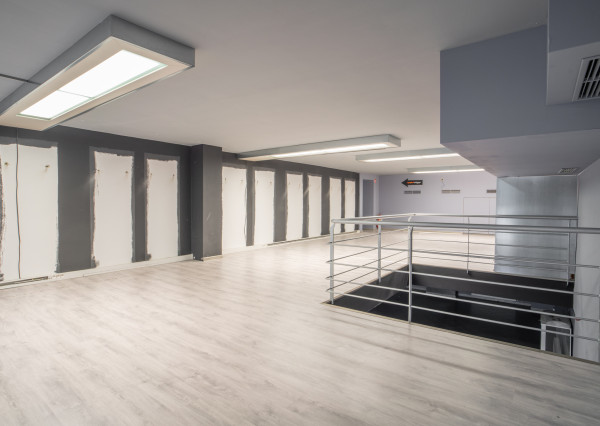 Na prenájom veľkorysý obchodný priestor s mezanínom na Zámockej ulici pod Bratislavským hradom