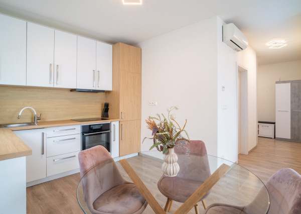 REZERVOVANÉ: Na predaj moderný 2-izbový byt v Kostolišti