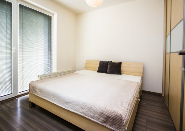 Na prenájom 2-izbový byt s veľkým slnečným balkónom v Hviezdoslavove