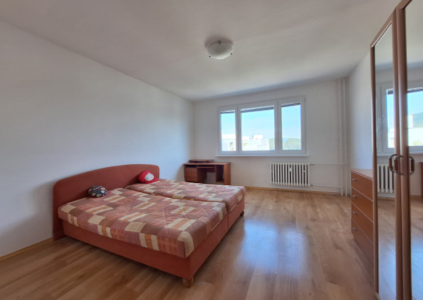 Na predaj 3-izbový byt s loggiou na sídlisku Hájik v Žiline