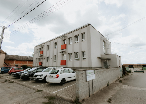 Na predaj kompletne zrekonštruovaný 2-izbový byt v Kotešovej