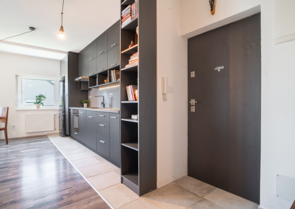 REZERVOVANÉ: Na predaj 3-izbový byt s parkovacím státím v Rajke