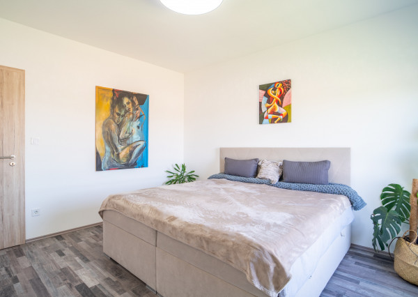 REZERVOVANÉ: Na predaj 3-izbový byt s parkovacím státím v Rajke