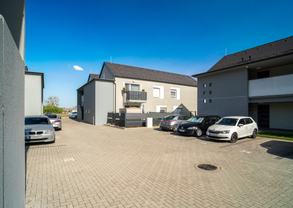 REZERVOVANÉ: Na predaj 3-izbový byt s parkovacím státím v Rajke