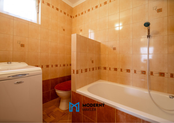 REZERVOVANÉ: Na predaj kompletne zariadený rodinný dom v obci Omšenie