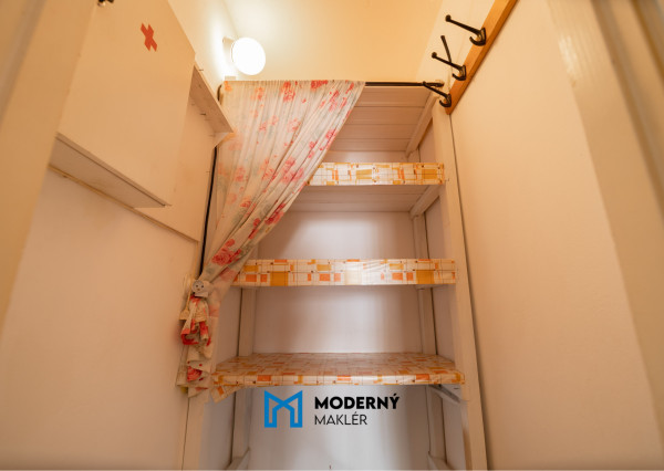 REZERVOVANÉ: Na predaj kompletne zariadený rodinný dom v obci Omšenie