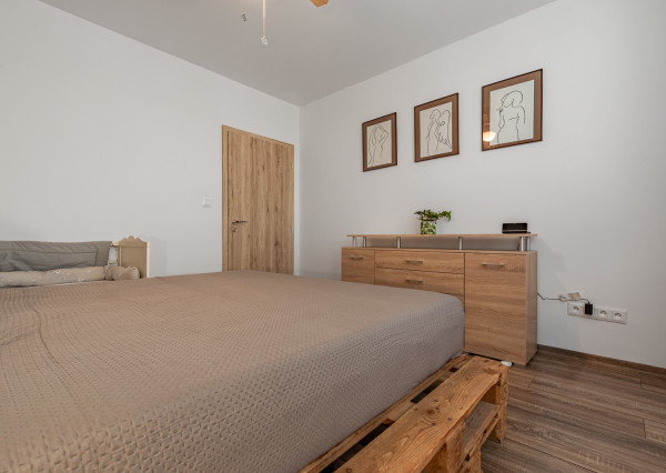 Na predaj kompletne zariadený 3,5-izbový byt v Dolnej Strede