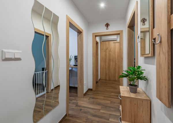 Na predaj kompletne zariadený 3,5-izbový byt v Dolnej Strede